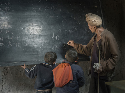 彩色粉笔-关爱乡村教师双手-中国健康教育工程